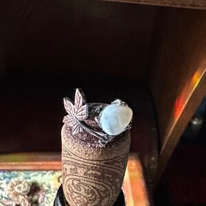 Silver & Bronze Tone Autumn Leaf Milky Agate Stone Ring Size 6